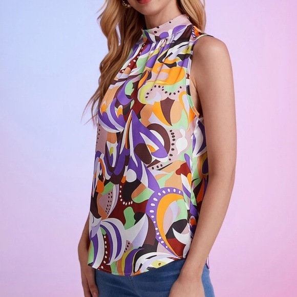 New sleeveless ALLOVER print halter top - Picture 2 of 5